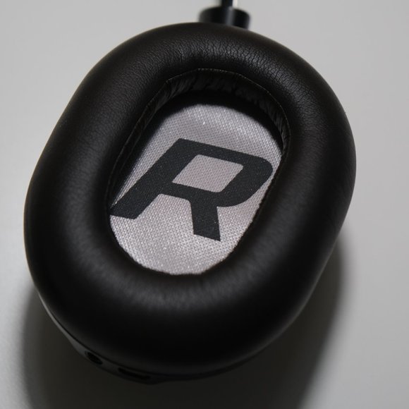 Plantronics BackBeat Pro 2 Wireless Over-ear Noise Cancelling Headphones - Picture 4 of 11